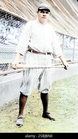 Babe Ruth (1895 - 1948) était un célèbre joueur de baseball américain qui a passé 22 saisons en Ligue majeure de baseball. Il a été l'un des cinq premiers joueurs à être élu au National Baseball Hall of Fame et est considéré comme l'un des plus grands héros sportifs de la culture américaine. Bain News Service, 1921. Banque D'Images