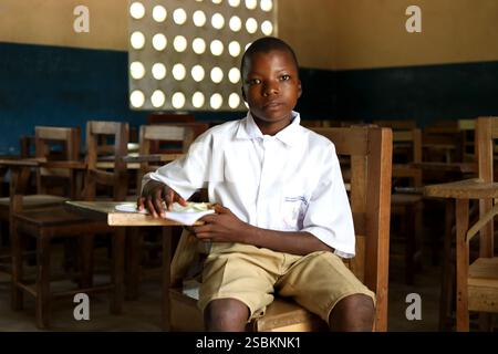 Vues générales des étudiants qui fréquentent le salon Paul's Anglican Senior Secondary School à Bo, Sierra Leone, Afrique. Banque D'Images