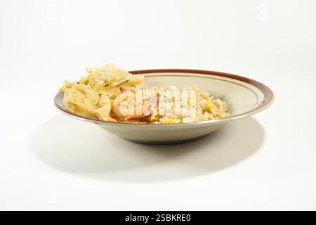 Cuisine asiatique et plats qui sont souvent appelés riz frit ou Nasi Goreng Banque D'Images