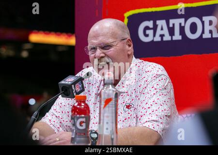 Nouvelle-Orléans, Louisiane, États-Unis. 3 février 2025. L'entraîneur-chef des Kansas City Chiefs, Andy Reid, s'adresse aux médias lors de la soirée d'ouverture au Caesars Superdome avant le Super Bowl LIX de la NFL. Crédit : Kindell Buchanan/Alamy Live News Banque D'Images