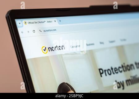 New York, États-Unis - 31 janvier 2025 : le site Web Norton de la société de logiciels antivirus et de cybersécurité s'affiche sur l'écran d'un ordinateur portable Banque D'Images