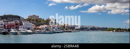 Vue panoramique sur le port de Mahon, capitale de Minorque (îles Baléares) Banque D'Images