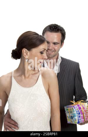 Couple de mode, photo studio. Isolé sur blanc Banque D'Images