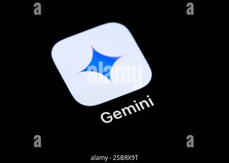 Die Applikation App Google Gemini ist auf dem Display eines iPhone zu sehen. Rottweil Baden-Württemberg Deutschland *** L'application App Google Gemini peut être vu sur l'écran d'un iPhone Rottweil Baden Württemberg Allemagne Banque D'Images