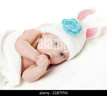 Portrait d'un bébé de quatre mois sur fond blanc Banque D'Images