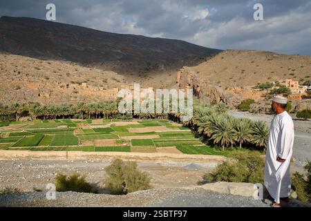 GHUL, Al DAKHILIYAH, OMAN - 23 DÉCEMBRE 2024 : le vieux village de Ghul, situé à 12 km à l'ouest d'Al Hamra et sur la route de Jebel Shams Banque D'Images