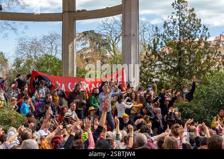 Mobilisation pour la culture. HK et les Saltimbanks : concert de rue organisé par le Carmagnole dans différents lieux. Kiosque Bosc sur l'Esplanade Charles de Gaulle. Montpellier, Occitanie, France Banque D'Images