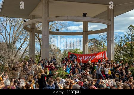Mobilisation pour la culture. HK et les Saltimbanks : concert de rue organisé par le Carmagnole dans différents lieux. Kiosque Bosc sur l'Esplanade Charles de Gaulle. Montpellier, Occitanie, France Banque D'Images