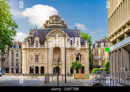 Porte de Paris Arche de Triomphe bâtisse sur la place Simon Vollant à Lille centre historique, Flandre française, département du Nord, hauts-de Banque D'Images