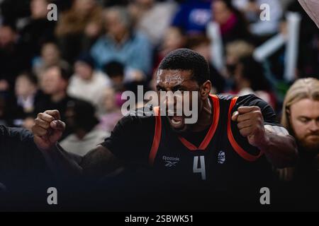 Ovie Soko célèbre sur le banc lors d'un match à domicile de Super League contre Leicester Riders au Copper Box Arena, Londres Banque D'Images