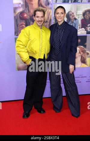 Nico Stank und Viviane Geppert BEI der film Premiere von ‚„Wunderschoener“ AM 4.02.2025 à Berlin Banque D'Images