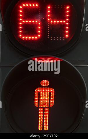 Feux rouges pour piétons avec deuxième affichage de la phase rouge, Bochum, région de la Ruhr, Rhénanie du Nord-Westphalie, Allemagne, Europe Banque D'Images