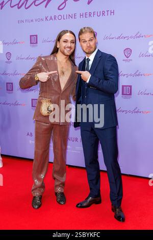 Première - Wunderschöner Riccardo Simonetti und Rurik Gislason BEI der Premiere zu Wunderschöner im Zoo Palast AM 04.02.2025 à Berlin. *** Création de Wunderschöner Riccardo Simonetti et Rurik Gislason lors de la première de Wunderschöner au Zoo Palast le 04 02 2025 à Berlin Copyright : xEventpressxKochanx Banque D'Images