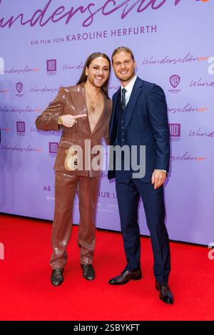Première - Wunderschöner Riccardo Simonetti und Rurik Gislason BEI der Premiere zu Wunderschöner im Zoo Palast AM 04.02.2025 à Berlin. *** Création de Wunderschöner Riccardo Simonetti et Rurik Gislason lors de la première de Wunderschöner au Zoo Palast le 04 02 2025 à Berlin Copyright : xEventpressxKochanx Banque D'Images