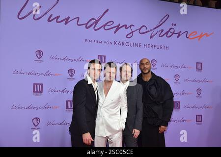 Weltpremiere von WUNDERSCHÖNER Samuel Schneider, Friedrich Mücke, Godehard Giese, Malick Bauer Ankunft zur WELTPREMIERE VON WUNDERSCHÖNER, ein film von Karoline Herfurthn Berlin, AM 04.02.2025 Photopress Mueller Banque D'Images