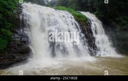 Abbey Falls à Coorg Kodagu est une cascade située près de Madikeri. La cascade est plus majestueuse pendant les moussons. Banque D'Images