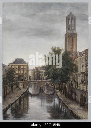 Gezicht op de Oudegracht te Utrecht vanaf de Hamburgerbrug UIT het zuiden met op de achtergrond de zijgevel van het hoekhuis Lijnmarkt 50 de Gaardbrug. Banque D'Images