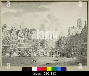 Gezicht op de Oudegracht te Utrecht UIT het noorden vanaf de Bakkerbrug met onder andere rechts het huis Groenewoude en op de achtergrond het stadhuis. Banque D'Images