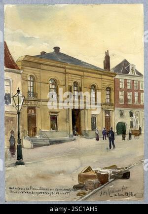 Gezicht vanaf de Neude te Utrecht op de voorgevel van het huis Vinkenburgsteeg 19 het koetshuis en de achteringang van de Winkel van Sinkel Oudegracht. Banque D'Images