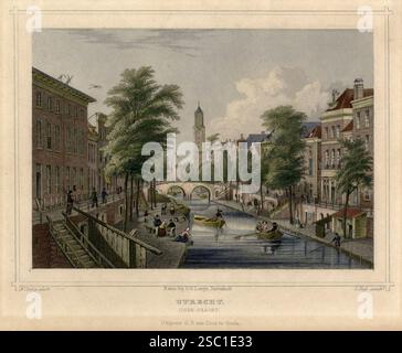 Gezicht op de Oudegracht te Utrecht UIT het zuiden vanaf de Vollersbrug in de richting van de Geertebrug met op de achtergrond de Domtoren. Banque D'Images