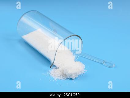 Le bisulfate de sodium, également connu sous le nom d'hydrogénosulfate de sodium, est le sel de sodium de l'anion bisulfate, dont la formule moléculaire est NaHSO4 Banque D'Images