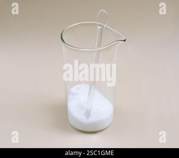 L'acide oxalique est un acide organique dont le nom systématique est l'acide éthanedioïque Banque D'Images