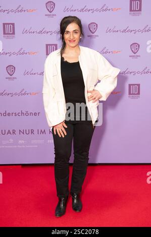 Ilknur Boyraz BEI der Weltpremiere des Kinofilms Wunderschöner im Zoo Palast. Berlin, 04.02.2025 *** Ilknur Boyraz à la première mondiale du film Wunderschöner au Zoo Palast Berlin, 04 02 2025 Foto:XJ.xKnowlesx/xFuturexImagex wunderschoener 5312 Banque D'Images