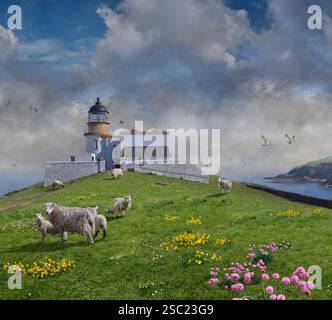 Photo couleur du phare de Stoer Head, Thomas Stevenson en 1870, Lochinver, Highland Écosse. Le phare mesure 14 m (45 pieds) de haut, Banque D'Images