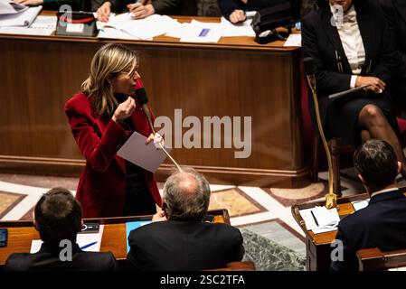 FRANCE-POLITIQUE-GOUVERNEMENT-PARLEMENT Agnes Pannier-Runacher, ministre française de la transition écologique, de la biodiversité, des forêts, de la mer et de la pêche, au Parlement. À Paris, le 4 février 2025. PARIS ILE-DE-FRANCE FRANCE COPYRIGHT : XANDREAXSAVORANIXNERIX FRANCE-POLITICS-GOVERNMENT-PARLI ASAVORANINERI-8 Banque D'Images