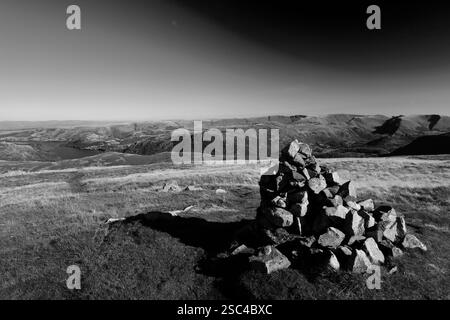 Le sommet Cairn de Hart Side Fell, Lake District National Park, Cumbria, Angleterre Hart Side Fell est l'un des 214 Wainwright Fells. Banque D'Images