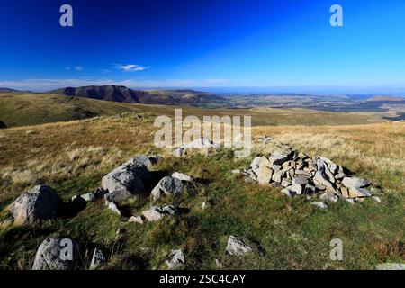 Le sommet Cairn de Hart Side Fell, Lake District National Park, Cumbria, Angleterre Hart Side Fell est l'un des 214 Wainwright Fells. Banque D'Images