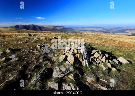 Le sommet Cairn de Hart Side Fell, Lake District National Park, Cumbria, Angleterre Hart Side Fell est l'un des 214 Wainwright Fells. Banque D'Images