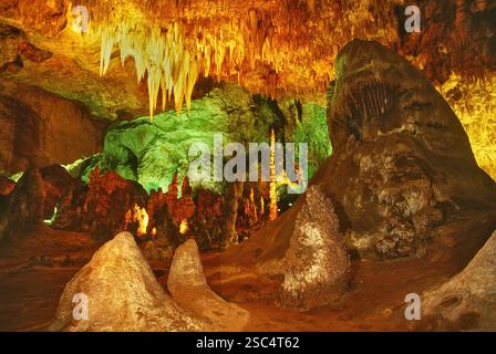 Big Room, le lustre sur le dessus, dans Carlsbad Caverns, Nouveau Mexique, États-Unis Banque D'Images