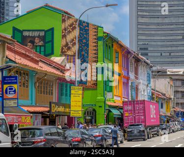 Les bâtiments colorés et les peintures murales de Muscat Street et Arab Street dans le quartier historique de Kampong Glam à Singapour. Banque D'Images