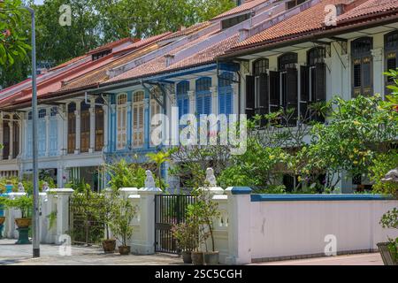 Des maisons historiques colorées bordent Emerald Hill Road à Singapour. Banque D'Images