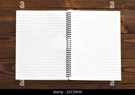 Ouvrez le bloc-notes avec des pages lignées vierges Banque D'Images