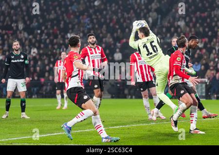 Eindhoven, pays-Bas. 05th Feb, 2025. Eindhoven - PSV le gardien d'Eindhoven Joel Drommel lors des quarts de finale de la KNVB Beker 2024/2025, la coupe nationale néerlandaise. Le match se déroule entre le PSV Eindhoven et Feyenoord au Philips Stadion le 5 février 2025 à Eindhoven, aux pays-Bas. Crédit : Box to Box Pictures/Alamy Live News Banque D'Images