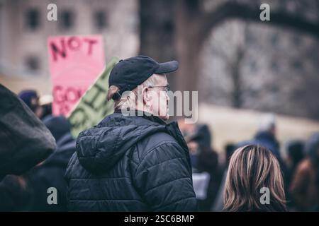 Richmond va, États-Unis, 5 février 2025, les portails anti Trump se rassemblent au Capitole à Richmond pour s'opposer aux politiques du président Trump, crédit : Ben Lahoussine/Alamy Live News Banque D'Images