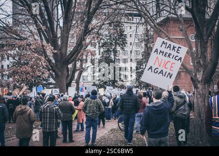 Richmond va, États-Unis, 5 février 2025, les portails anti Trump se rassemblent au Capitole à Richmond pour s'opposer aux politiques du président Trump, crédit : Ben Lahoussine/Alamy Live News Banque D'Images