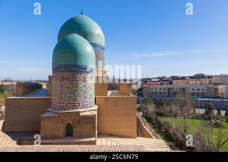 Paysage avec le mausolée Kazi-Zade Rumi situé dans la nécropole de Shah-i-Zinda dans la partie nord-est de Samarcande, Ouzbékistan Banque D'Images