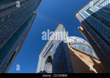 Vue de la nécropole de Shah-i-Zinda située dans la partie nord-est de Samarcande, Ouzbékistan. Il comprend les mausolées et autres bâtiments rituels du 11e. Banque D'Images
