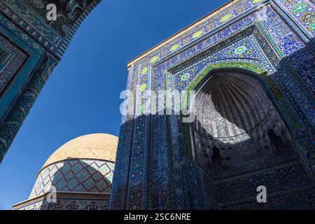 Mausolées de la nécropole de Shah-i-Zinda situé dans la partie nord-est de Samarcande, Ouzbékistan. Il comprend d'anciens mausolées et d'autres rituels Banque D'Images