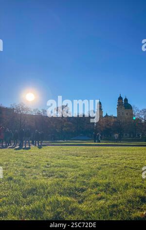 MUNICH, ALLEMAGNE - 2 DÉCEMBRE 2024 : le Hofgarten (jardin de la cour) est un jardin dans le centre de Munich, situé entre la Residenz et l'Englischer Banque D'Images