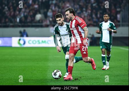 Pirée, Pirée, Grèce. 5 février 2025. 21 AndrÃ‰ HORTA de l'Olympiacos FC concourt avec 16 ADAM CERIN du Panathinaikos FC lors du match de Coupe de Grèce, quart de finale, étape 2 de 2 entre l'Olympiacos FC et le Panathinaikos FC au stade Georgios Karaiskakis au Pirée, en Grèce, le 5 février 2025. (Crédit image : © Stefanos Kyriazis/ZUMA Press Wire) USAGE ÉDITORIAL SEULEMENT! Non destiné à UN USAGE commercial ! Banque D'Images