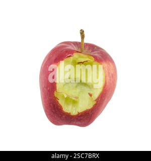 Pomme rouge avec une morsure manquante isolée sur fond blanc Banque D'Images