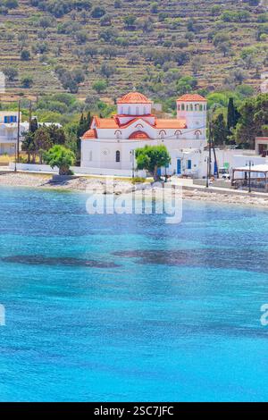 Vue de l'église Agios Nikolaos, Livadia, île de Tilos, îles du Dodécanèse, Grèce Banque D'Images