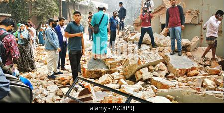 Les manifestants attaquent et détruisent la maison du cheikh Mujibur Rahman à Dhanmondi 32, Dhaka Banque D'Images