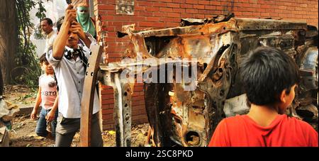 Les manifestants attaquent et détruisent la maison du cheikh Mujibur Rahman à Dhanmondi 32, Dhaka Banque D'Images