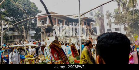 Les manifestants attaquent et détruisent la maison du cheikh Mujibur Rahman à Dhanmondi 32, Dhaka Banque D'Images