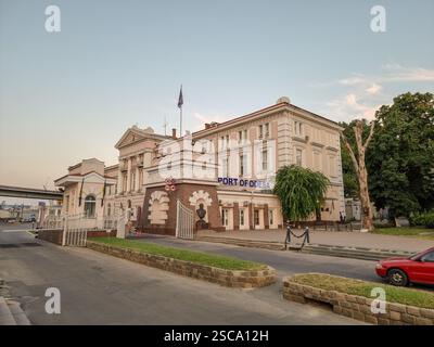Bâtiment d'entrée historique du port d'Odessa, à la mer Noire en Ukraine Banque D'Images